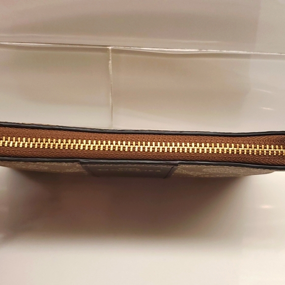 NWT Coach Corner Zip Wristlet In Signature Canvas - Picture 5 of 8